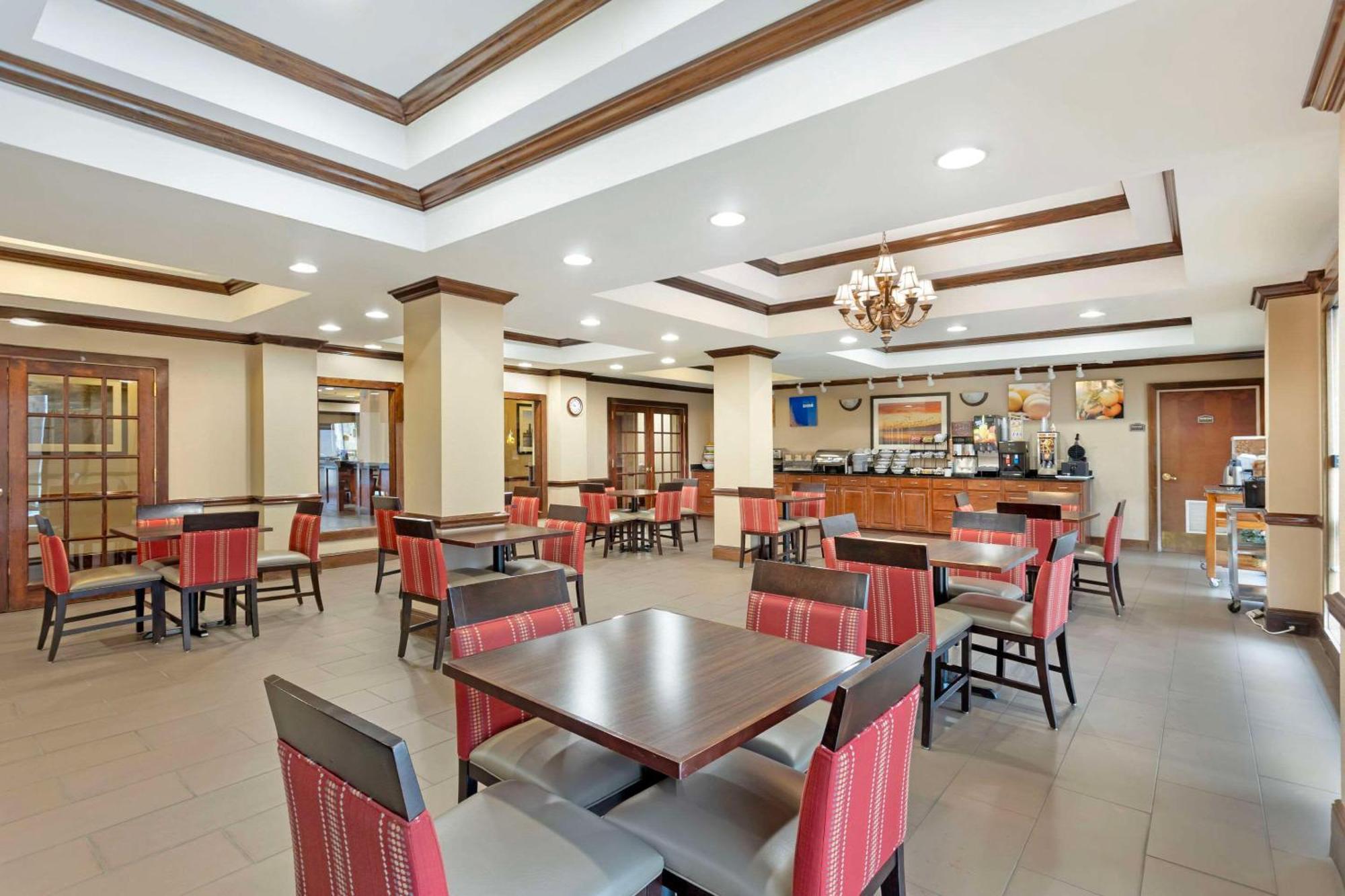 Comfort Inn & Suites Carneys Point Bagian luar foto