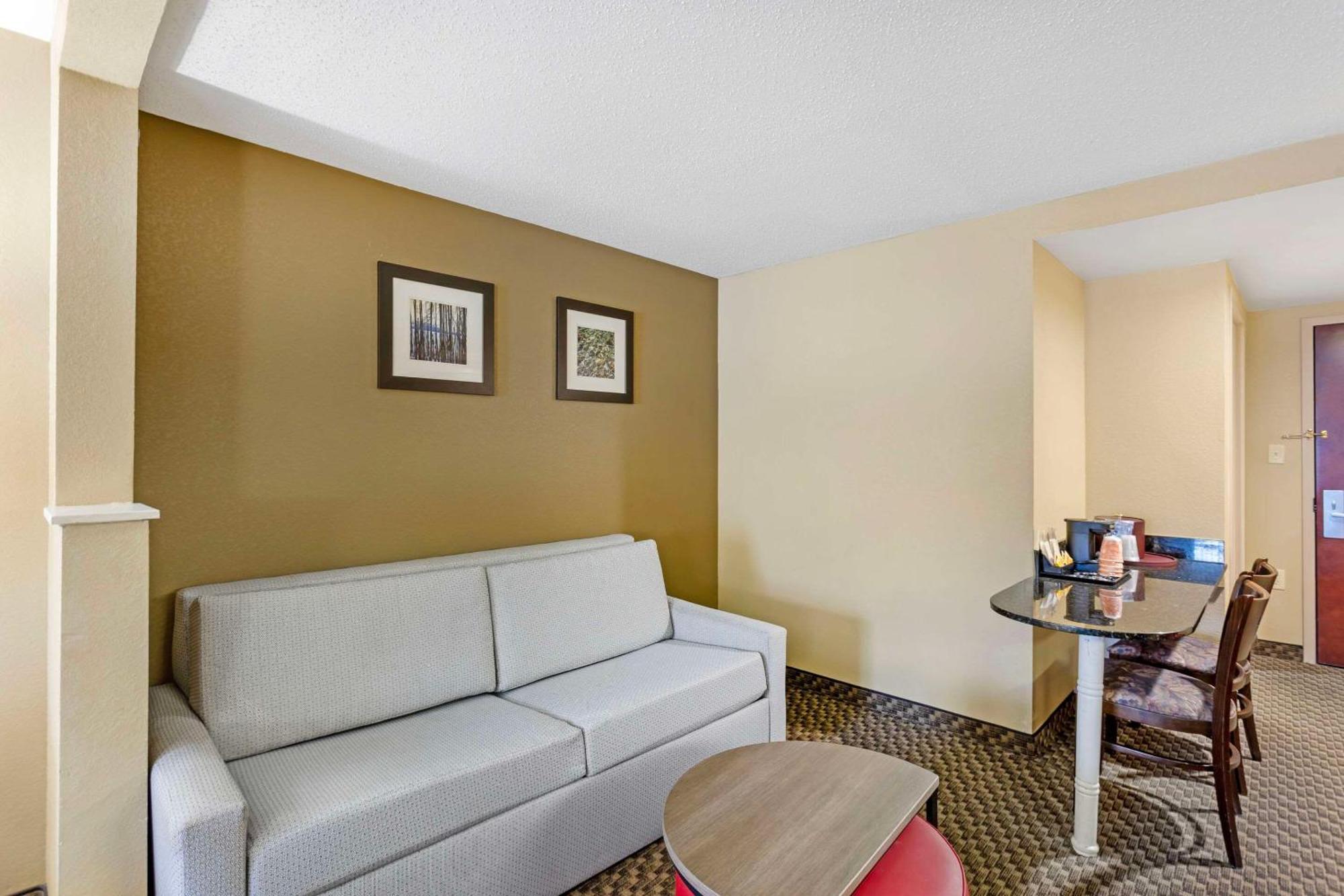 Comfort Inn & Suites Carneys Point Bagian luar foto