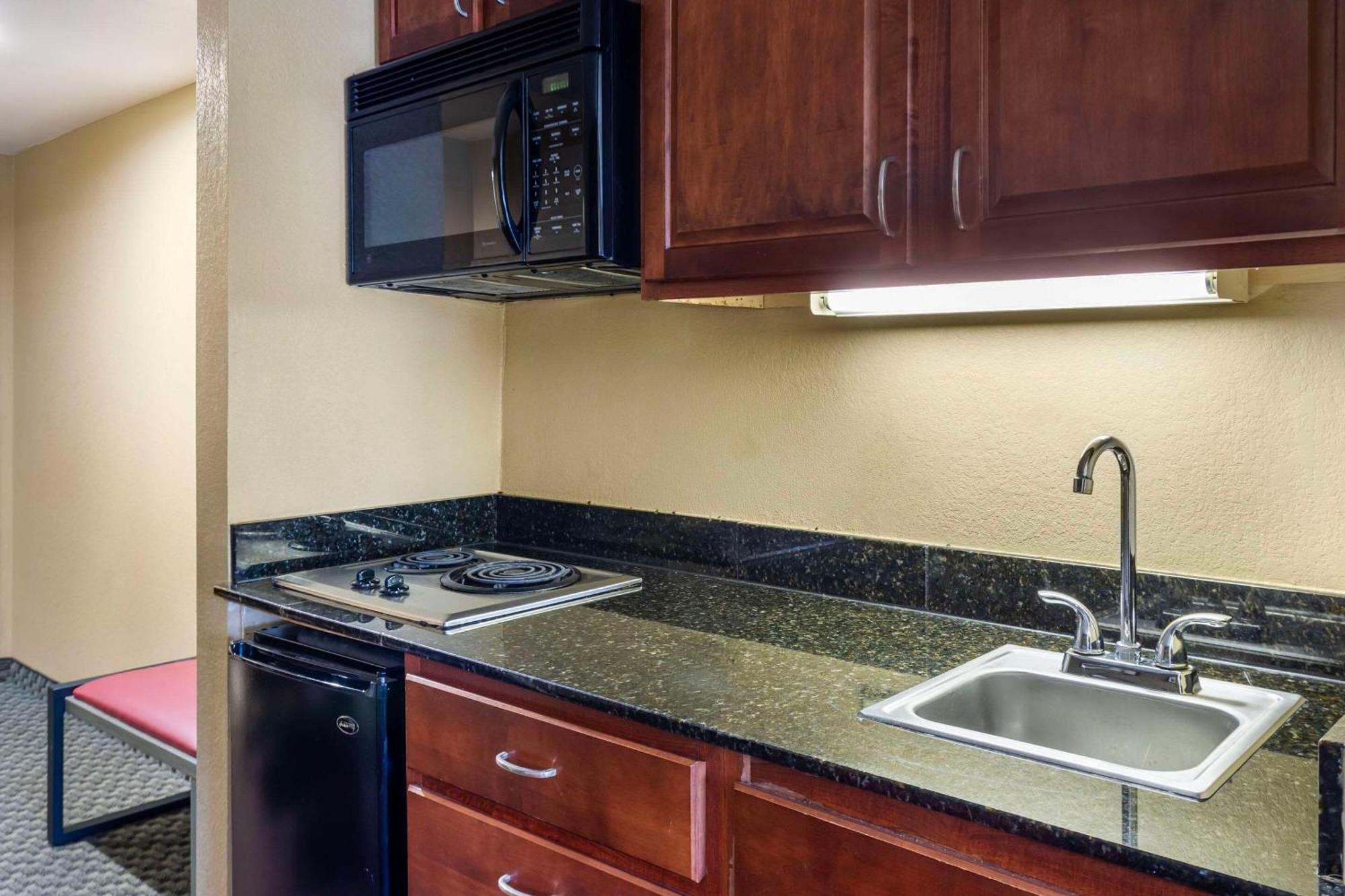 Comfort Inn & Suites Carneys Point Bagian luar foto