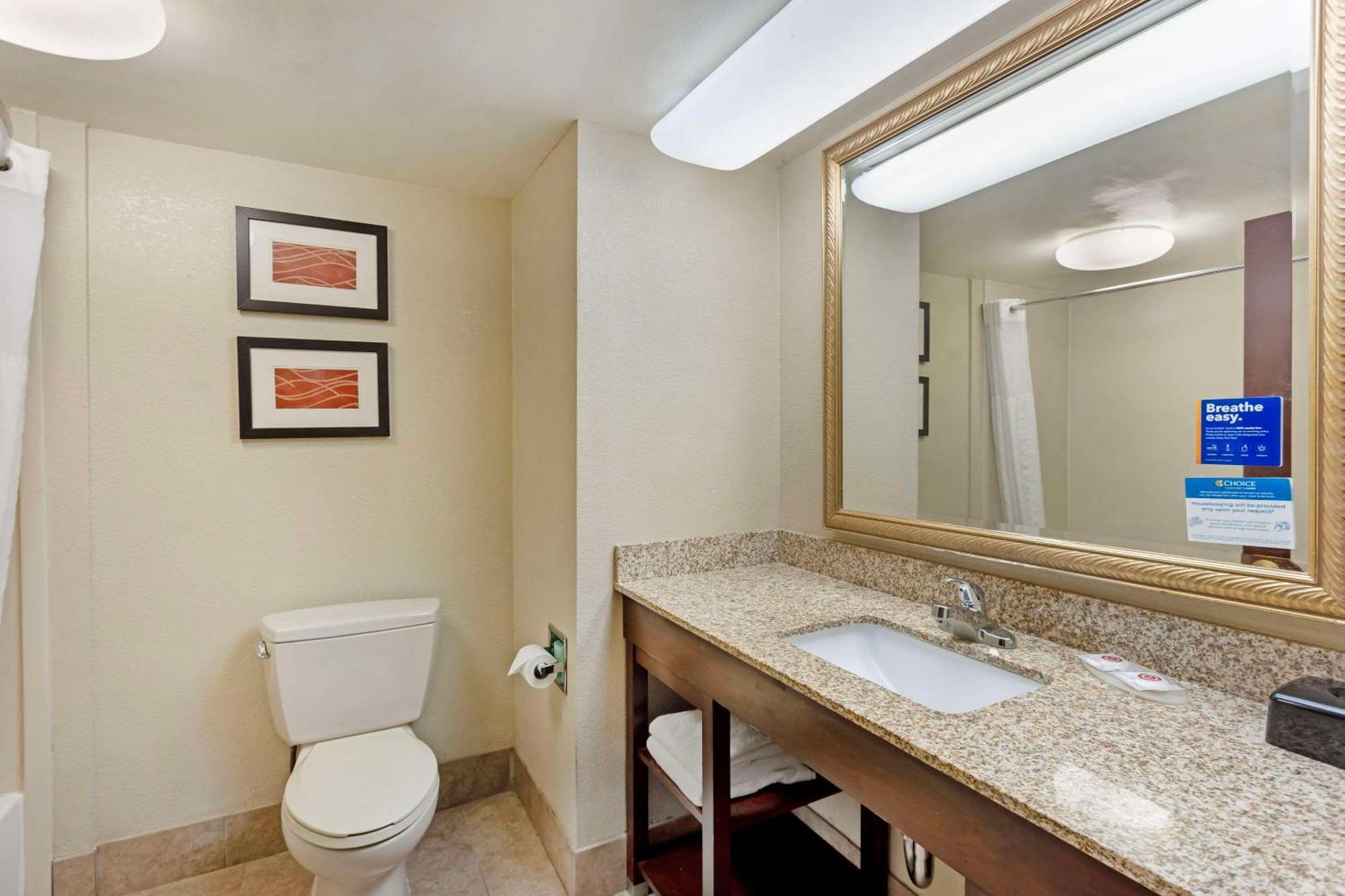 Comfort Inn & Suites Carneys Point Bagian luar foto