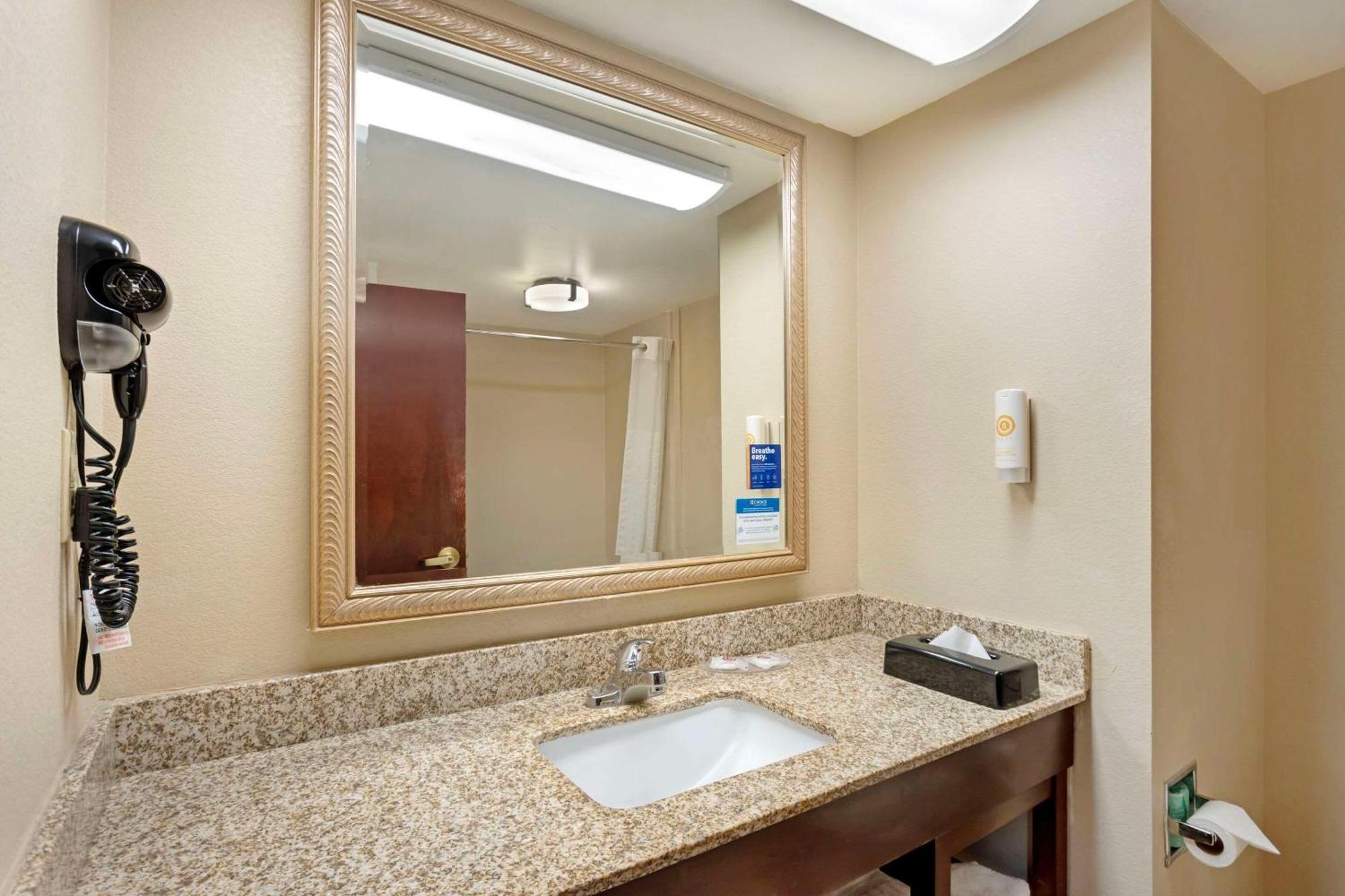 Comfort Inn & Suites Carneys Point Bagian luar foto