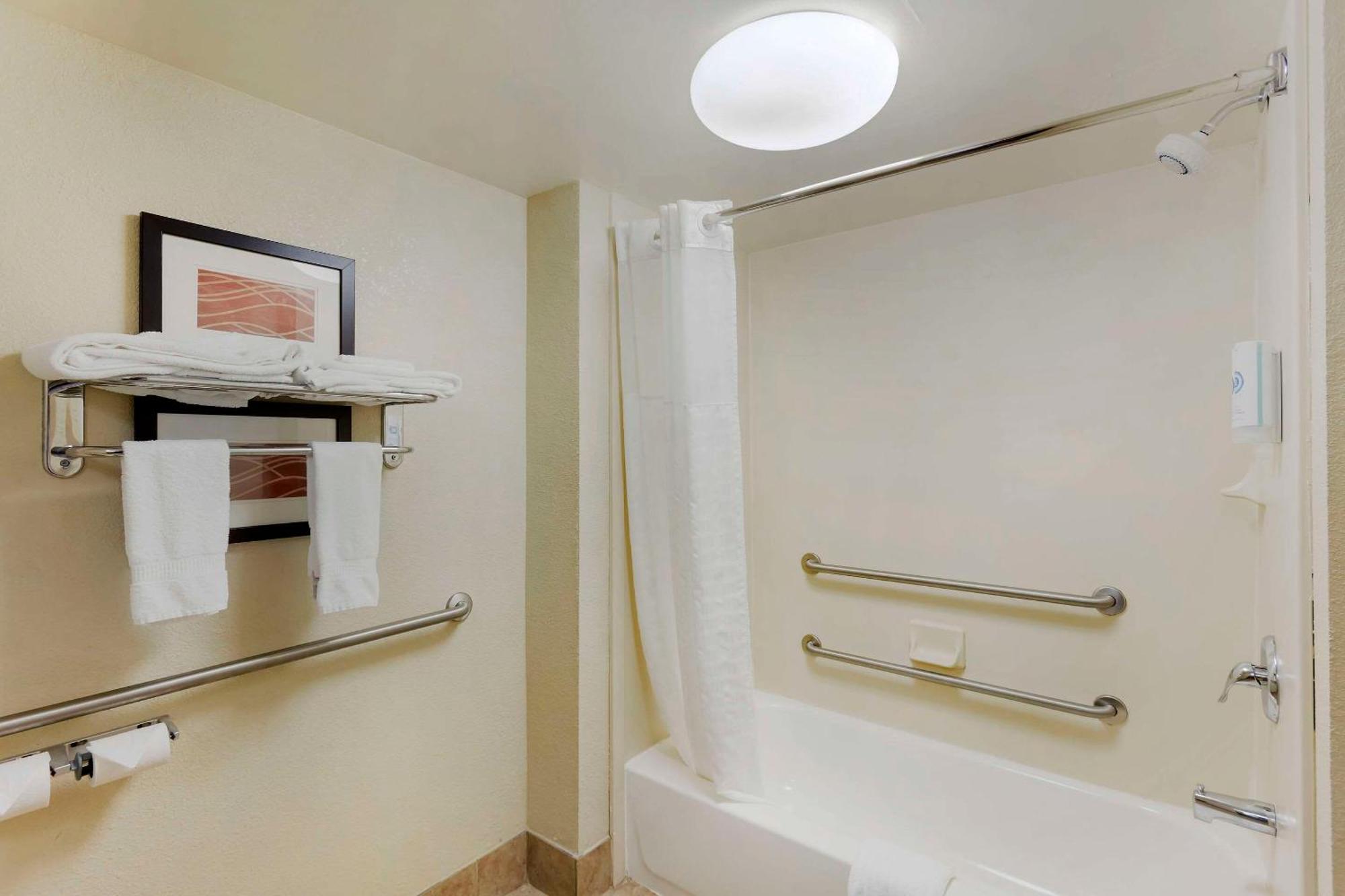 Comfort Inn & Suites Carneys Point Bagian luar foto