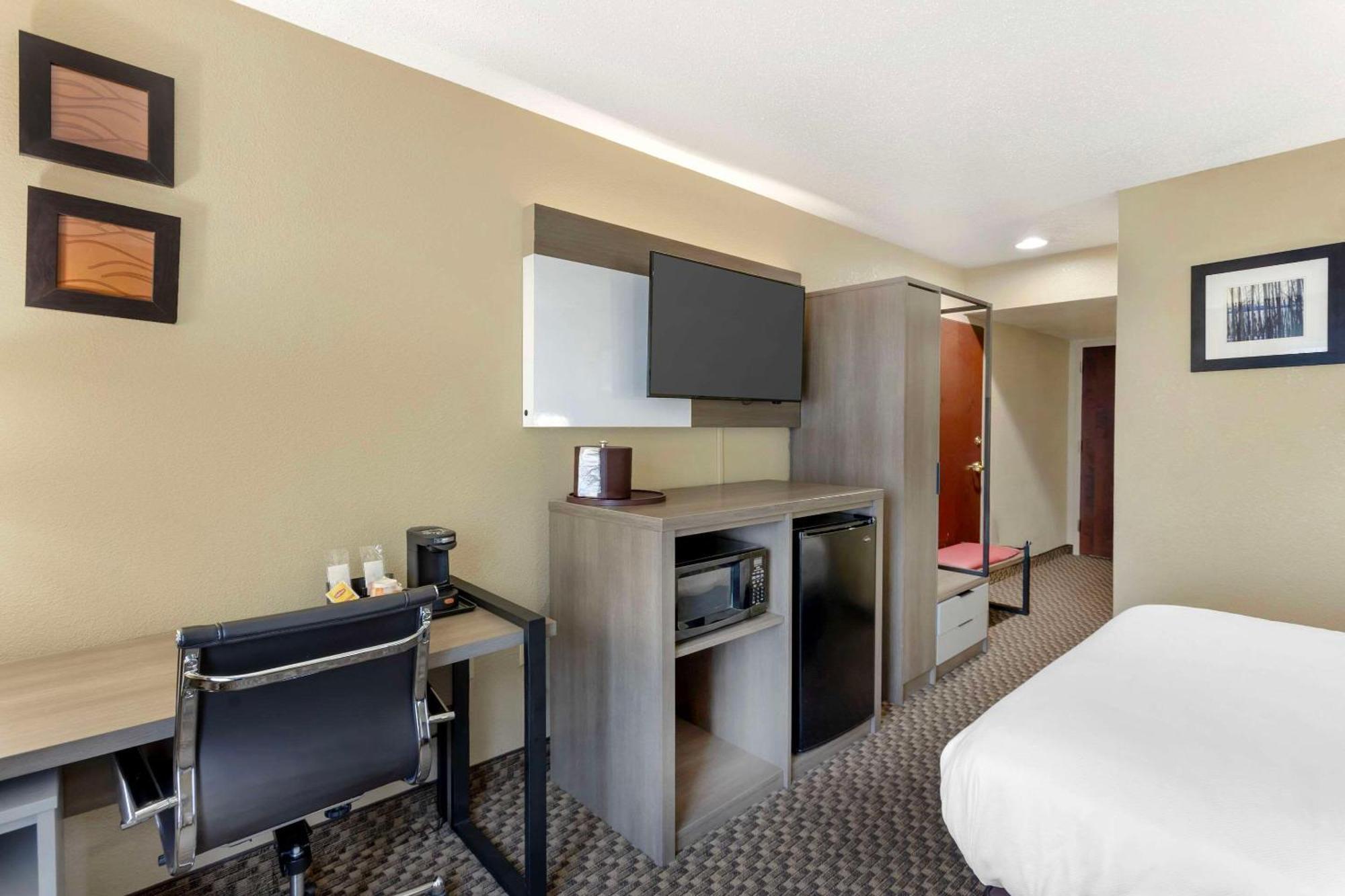 Comfort Inn & Suites Carneys Point Bagian luar foto