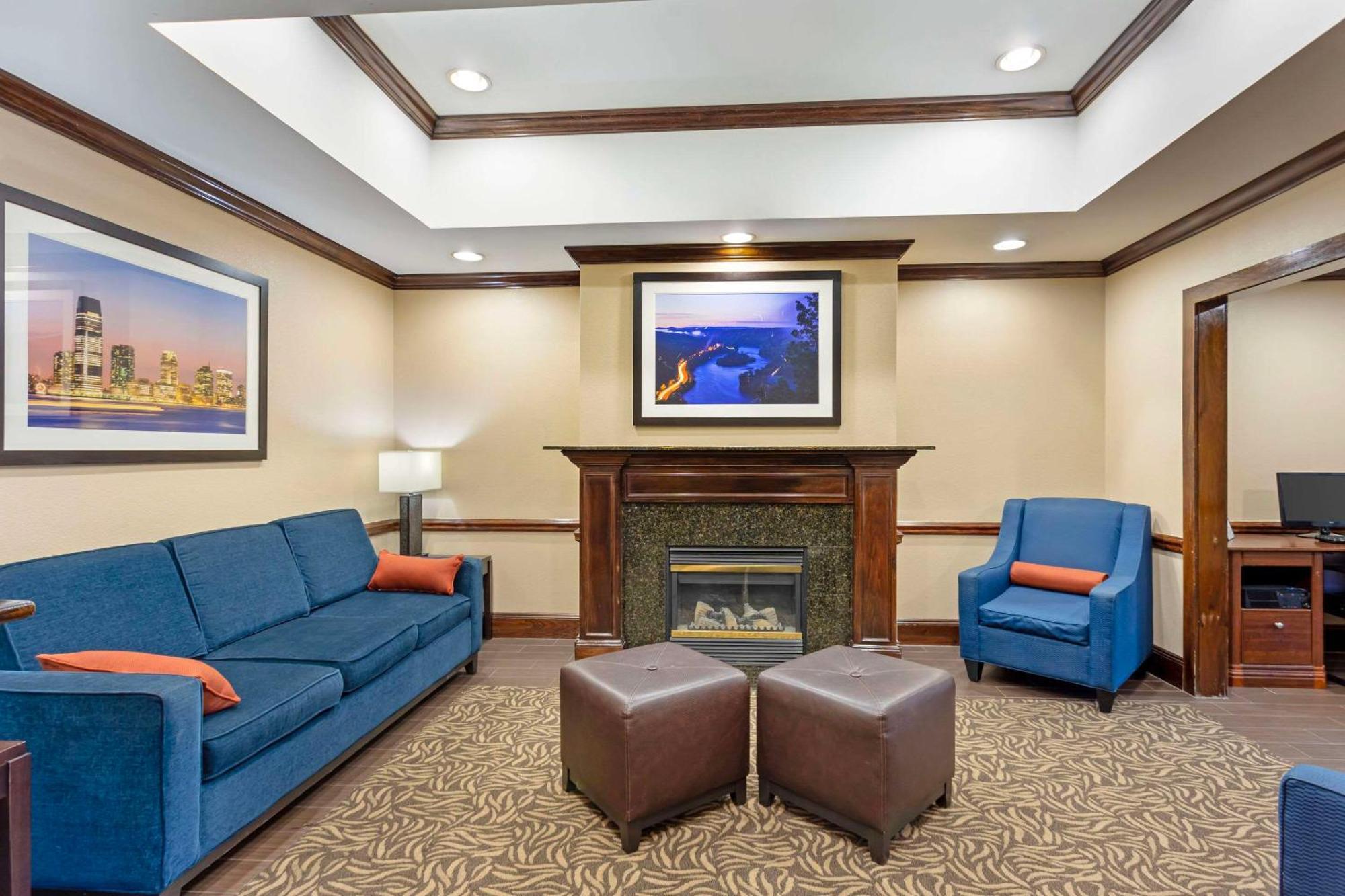 Comfort Inn & Suites Carneys Point Bagian luar foto