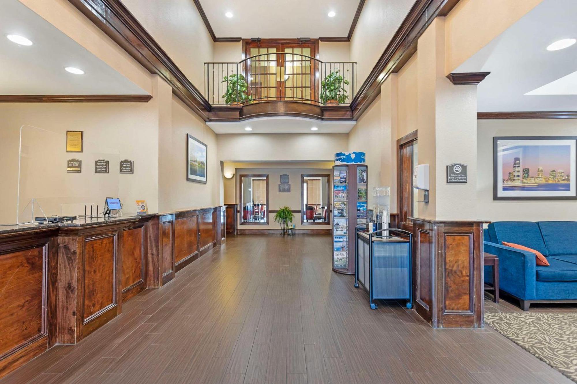 Comfort Inn & Suites Carneys Point Bagian luar foto